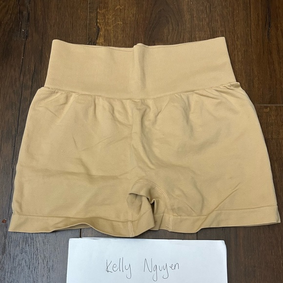PcheeBum beige shorts small - Picture 2 of 2